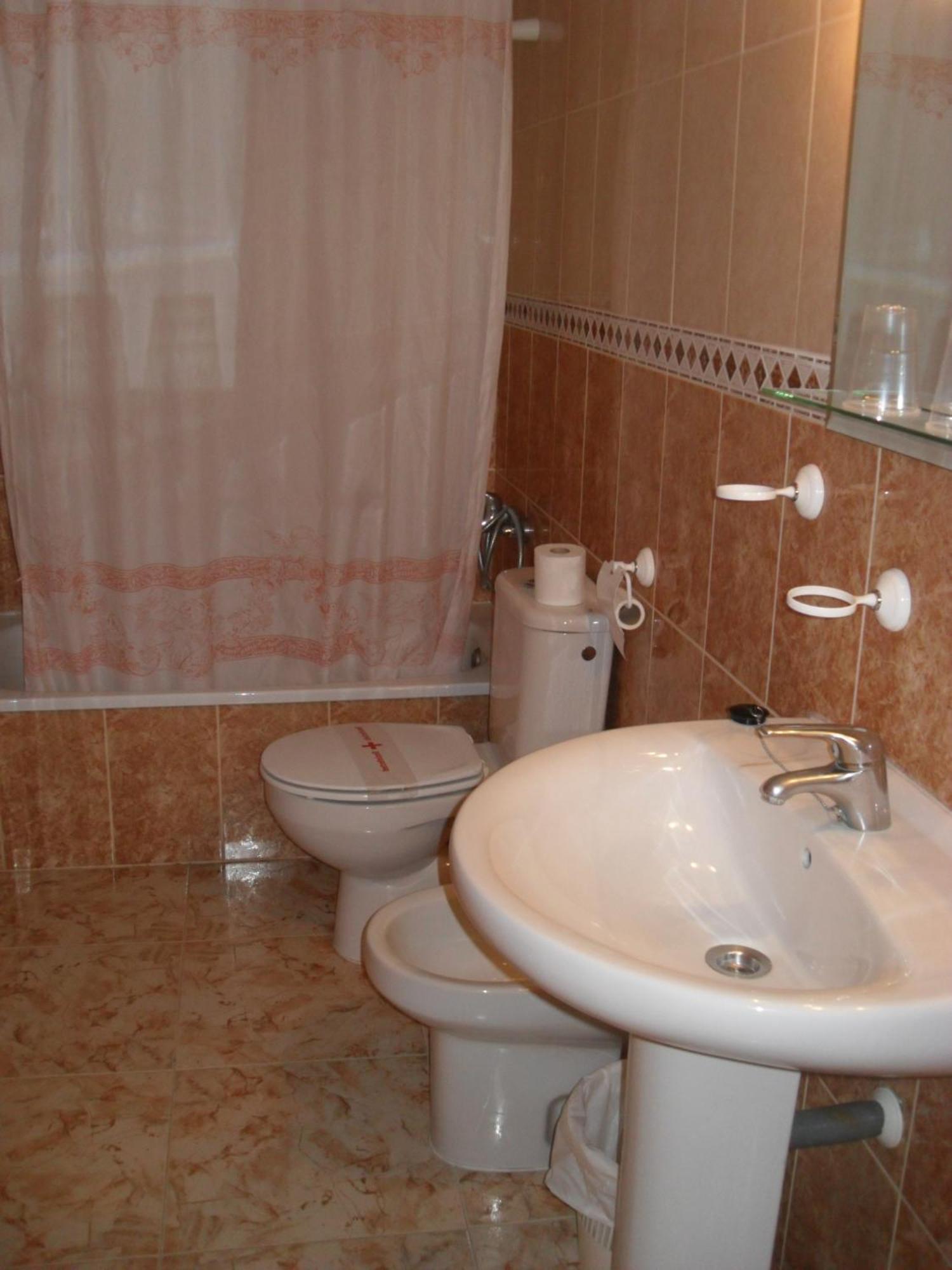 Hostal La Paz 오사 데 몬티엘 객실 사진