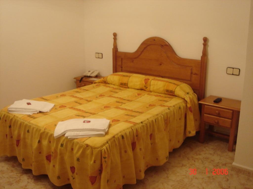 Hostal La Paz 오사 데 몬티엘 객실 사진